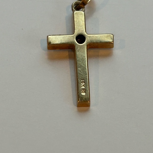 14k yellow gold cross with diamond in center with etched detail - Picture 3 of 4